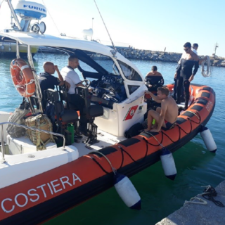 Operazione ‘reti fantasma’: liberato il ‘Pilone di Cervo’ da oltre 50 kilogrammi di attrezzatura (foto) Operazione ‘reti fantasma’: liberato il ‘Pilone di Cervo’ da oltre 50 kilogrammi di attrezzatura (foto)