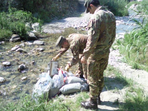 Sono 42 gli interventi di bonifica per 94 ordigni disinnescati nel corso del 2013 dagli artificieri dell'Esercito in Liguria Sono 42 gli interventi di bonifica per 94 ordigni disinnescati nel corso del 2013 dagli artificieri dell'Esercito in Liguria