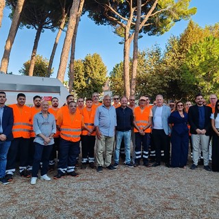 Spazzamento manuale, nuovi operatori ecologici di quartiere a Ventimiglia. Di Muro: "Si passa dalle parole ai fatti" (Foto e video) Spazzamento manuale, nuovi operatori ecologici di quartiere a Ventimiglia. Di Muro: "Si passa dalle parole ai fatti" (Foto e video)