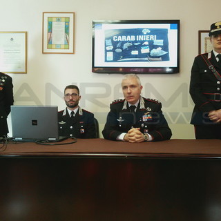 Con sei provvedimenti cautelari e 21 perquisizioni domiciliari, conclusa operazione dei Carabinieri tra le province di Imperia e Bergamo (video) Con sei provvedimenti cautelari e 21 perquisizioni domiciliari, conclusa operazione dei Carabinieri tra le province di Imperia e Bergamo (video)
