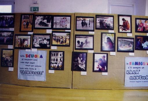 Ventimiglia accoglie 'Il mio Maestro bambino', mostra fotografica di Sonia Zincarelli, Silvia Nadalini e Morena Ussani Ventimiglia accoglie 'Il mio Maestro bambino', mostra fotografica di Sonia Zincarelli, Silvia Nadalini e Morena Ussani