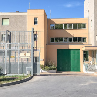 Sanremo, detenuto aggredisce con pugni un agente di Polizia. SAPPe: “Dotare la Penitenziaria del Taser”