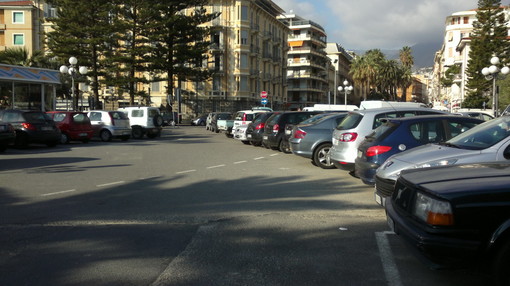 Sanremo: posteggio selvaggio Pian Di Nave, la forte protesta di un lettore "La prossima volta chiami i vigili!" Sanremo: posteggio selvaggio Pian Di Nave, la forte protesta di un lettore "La prossima volta chiami i vigili!"