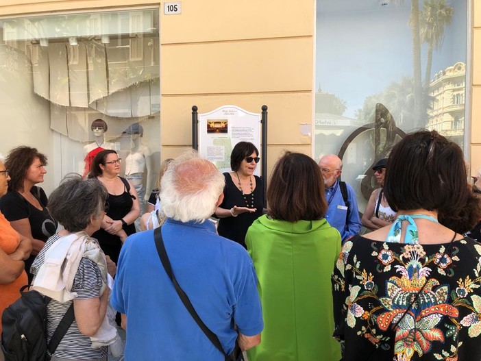 Sanremo: successo per la prima passeggiata letteraria sulle tracce di Italo Calvino (foto) Sanremo: successo per la prima passeggiata letteraria sulle tracce di Italo Calvino (foto)