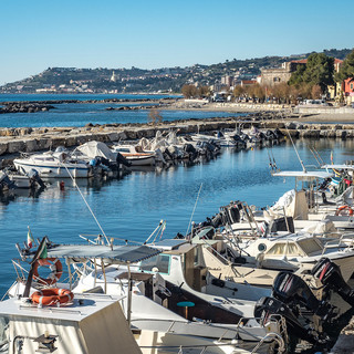 Riva Ligure: parcheggi e strisce blu, ecco cosa succederà nel 2019. Sindaco Giuffra "Confermato il sistema"