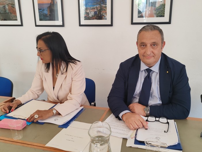 Primo consiglio comunale a Bordighera, Iacobucci: "La nostra opposizione non farà sconti a nessuno" (Foto e video) Primo consiglio comunale a Bordighera, Iacobucci: "La nostra opposizione non farà sconti a nessuno" (Foto e video)