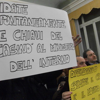 La protesta dei dipendenti del casinò in aula La protesta dei dipendenti del casinò in aula