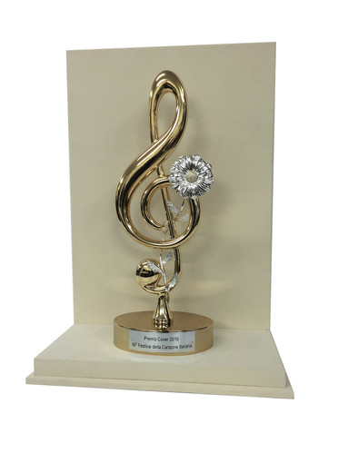 Sanremo: sul palco dell’Ariston l’arte di Michele Affidato, suo il premio per il big che vincerà la terza serata del Festival dedicata alle cover