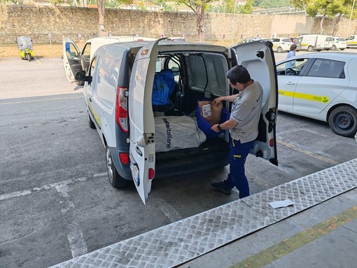 Crescono ancora i pacchi consegnati dai portalettere imperiesi di Poste Italiane Crescono ancora i pacchi consegnati dai portalettere imperiesi di Poste Italiane