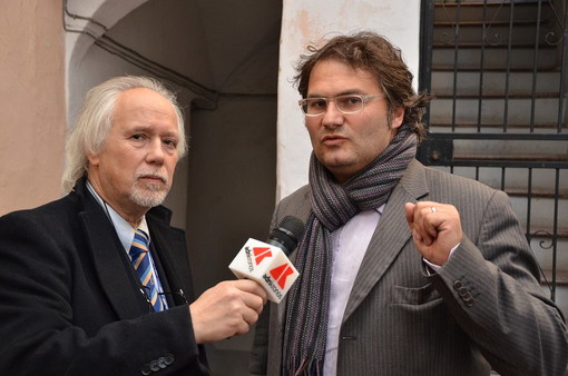 Nella foto Roberto Pecchinino durante una intervista al nostro editore Enrico Anghilante