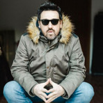 Il musicista dianese Milko Pisano debutta da solista con “Terra di Mezzo” Il musicista dianese Milko Pisano debutta da solista con “Terra di Mezzo”