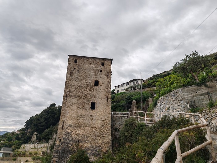 A Ventimiglia torna "Camminando tra terra e mare", passeggiata benefica alla scoperta della via Iulia Augusta (Foto) A Ventimiglia torna "Camminando tra terra e mare", passeggiata benefica alla scoperta della via Iulia Augusta (Foto)