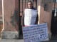 Imperia: protesta davanti al tribunale dell'ex brigadiere Vito Incampo: "Pago ingiustamente gli alimenti alla mia ex moglie" Imperia: protesta davanti al tribunale dell'ex brigadiere Vito Incampo: "Pago ingiustamente gli alimenti alla mia ex moglie"