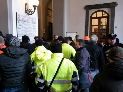 Imperia: i sindacati contro Antonio Russo sulla protesta degli ex lavoratori Tradeco in Consiglio Comunale: "Le sue opinioni sono aria fritta!"
