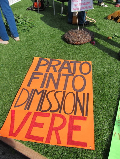 Sanremo: la critica di un lettore sul picnic di ieri “Solo protesta politica per cacciare il Sindaco” Sanremo: la critica di un lettore sul picnic di ieri “Solo protesta politica per cacciare il Sindaco”