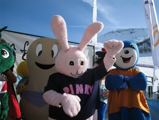 Artesina: domani appuntamento con il raduno delle Mascotte, con 'Pinky' Artesina: domani appuntamento con il raduno delle Mascotte, con 'Pinky'