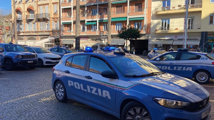 Ventimiglia, arrestato moldavo ubriaco per aver picchiato e minacciato poliziotti: "Vi ammazzo" Ventimiglia, arrestato moldavo ubriaco per aver picchiato e minacciato poliziotti: "Vi ammazzo"