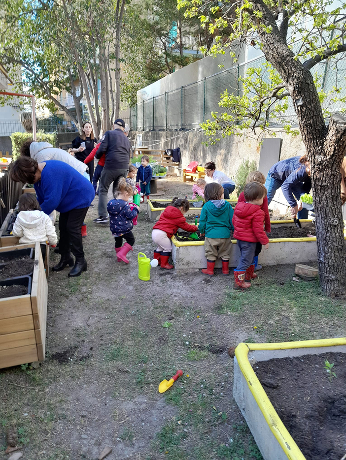 Sanremo: al nido Raggio di Sole il progetto Outdoor, nonni e bimbi insieme alla scoperta della natura Sanremo: al nido Raggio di Sole il progetto Outdoor, nonni e bimbi insieme alla scoperta della natura