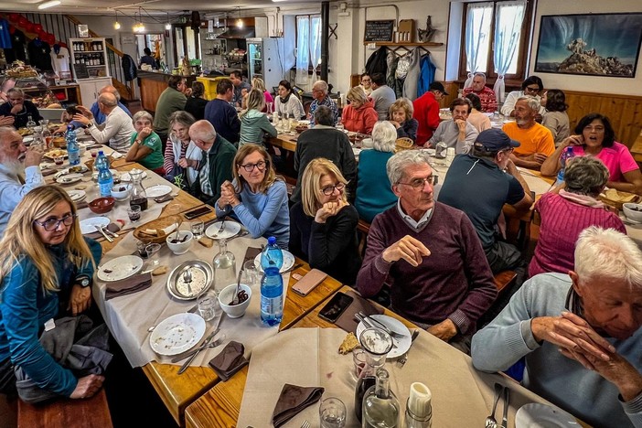 I soci del CAI di Bordighera riuniti al rifugio Allavena di Colla Melosa per l'annuale pranzo sociale (foto) I soci del CAI di Bordighera riuniti al rifugio Allavena di Colla Melosa per l'annuale pranzo sociale (foto)