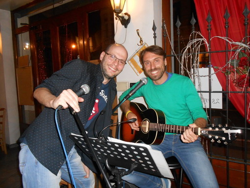Sanremo: domani sera al 'Puerto Escondido' il concerto del duo, chitarra e voce 'Prossemica'