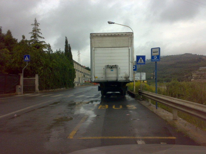 Bonifazio denuncia parcheggio selvaggio a Barcheto Bonifazio denuncia parcheggio selvaggio a Barcheto