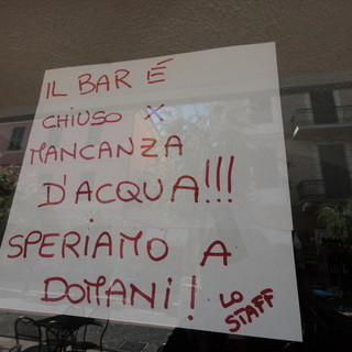 Il sindaco Angelo Basso discute coi tecnici dell'Amat