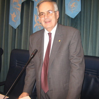 Imperia: spiagge senza gara d'appalto. A processo l'ex Segretario Generale Paolo Calzia Imperia: spiagge senza gara d'appalto. A processo l'ex Segretario Generale Paolo Calzia
