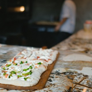 Pinsa romana: tutto quello che c'è da sapere su questo trend gastronomico