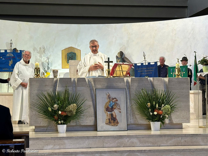 Sanremo, i paracadutisti celebrano San Michele Arcangelo (Foto) Sanremo, i paracadutisti celebrano San Michele Arcangelo (Foto)