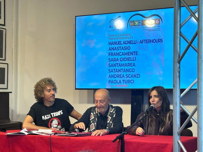 Premio Tenco, Paola Turci canta per i pazienti dell’ospedale di Sanremo e si commuove: “Un uomo piangeva, la musica è una carezza all’anima” Premio Tenco, Paola Turci canta per i pazienti dell’ospedale di Sanremo e si commuove: “Un uomo piangeva, la musica è una carezza all’anima”