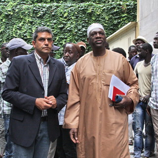 Da sinistra, il vicequestore Giuseppe Ruggiero ed il console senegalese Matar Kouyate