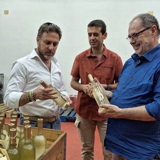 Sanremo: il critico gastronomico Paolo Massobrio in visita alla cantina Calvini