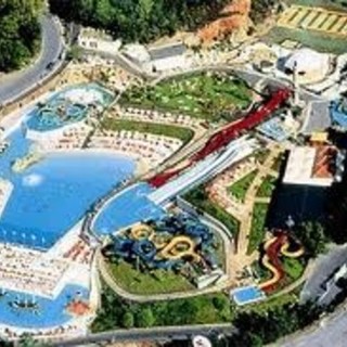 Rubano uno smartphone a una ragazza imperiese al parco "Le Caravelle". Tre minori genovesi accusati di furto con destrezza