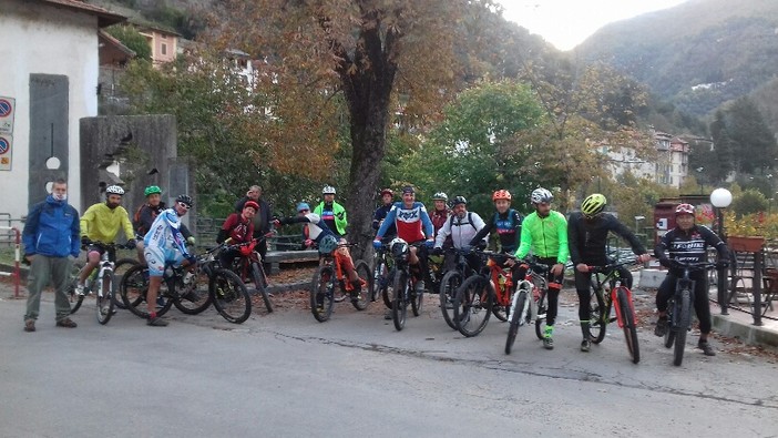 Pigna: con la partecipazione di circa 30 atleti. successo per la 1ª pedalatata ecologica sul Toraggio (foto)