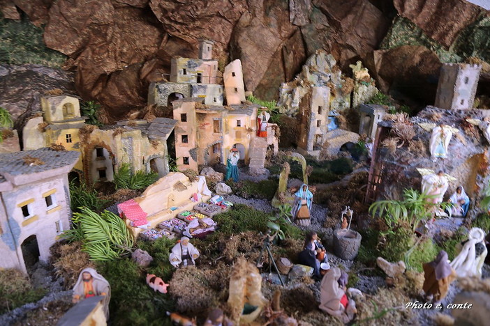 Bordighera: anche quest’anno l’Amministrazione Comunale ha voluto dare ai propri cittadini il bellissimo presepe che si trova di fianco alla stazione dei Treni Bordighera: anche quest’anno l’Amministrazione Comunale ha voluto dare ai propri cittadini il bellissimo presepe che si trova di fianco alla stazione dei Treni