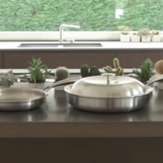 La buona alimentazione non si ferma al cibo: da SanremoBio ecco le pentole in titanio