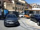 Ventimiglia: auto francese blocca il traffico in piazza Costituente, intervento della Polizia Locale per rimuovere il mezzo parcheggiato Ventimiglia: auto francese blocca il traffico in piazza Costituente, intervento della Polizia Locale per rimuovere il mezzo parcheggiato