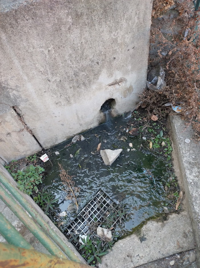 Sanremo: perdita fognaria ì in via porte Candelieri, residente chie tempestivi interventi Sanremo: perdita fognaria ì in via porte Candelieri, residente chie tempestivi interventi