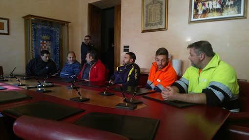 Imperia: la Teknoservice ha versato questa mattina la tredicesima ai dipendenti della gestione del capoluogo Imperia: la Teknoservice ha versato questa mattina la tredicesima ai dipendenti della gestione del capoluogo