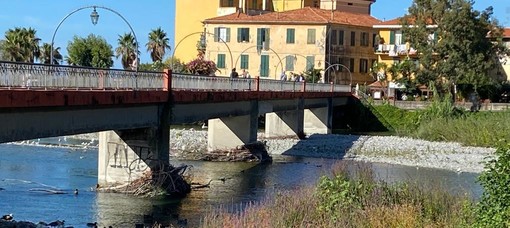 Ventimiglia: da domani scatta la pulizia e messa in sicurezza alla foce del fiume Roya Ventimiglia: da domani scatta la pulizia e messa in sicurezza alla foce del fiume Roya
