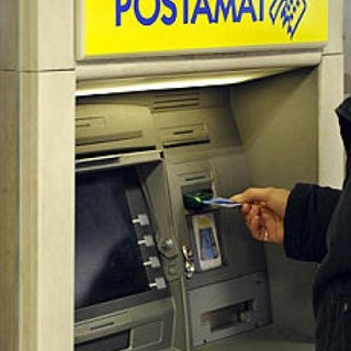 Imperia: ruba il bancomat del nonno e preleva 4mila euro in un mese, denunciata dai CC
