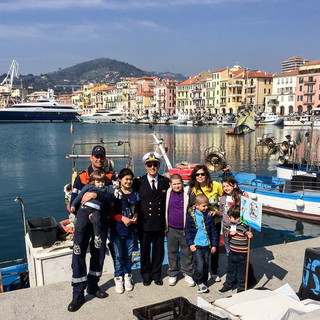 Il Porto dei piccoli ad Imperia, i bambini del Gaslini alla scoperta del Comando della Capitaneria di Porto