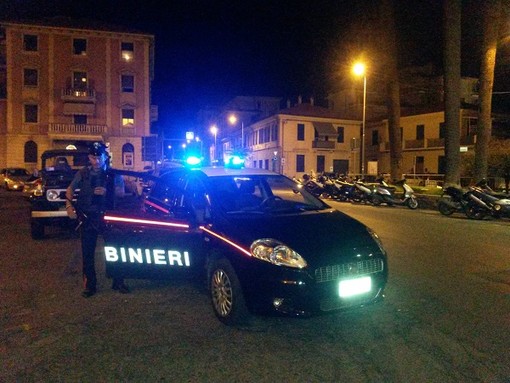 Imperia: notte di passione per i Carabinieri. Denunciate cinque persone per ricettazione e per guida senza patente