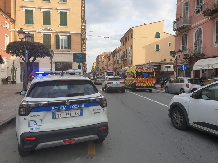 Ventimiglia, si feriscono sull'autobus: mobilitazione di soccorsi in via Cavour