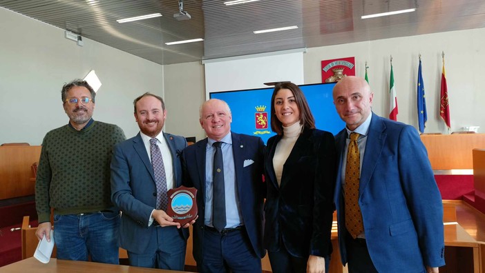 Ventimiglia firma protocollo d’intesa con l'Osservatorio nazionale per la tutela del mare (Foto e video) Ventimiglia firma protocollo d’intesa con l'Osservatorio nazionale per la tutela del mare (Foto e video)