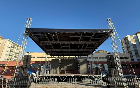 Ventimiglia, tutto pronto per il Capodanno in piazza: spunta il palco nel parcheggio dell'ex Gil (Foto)