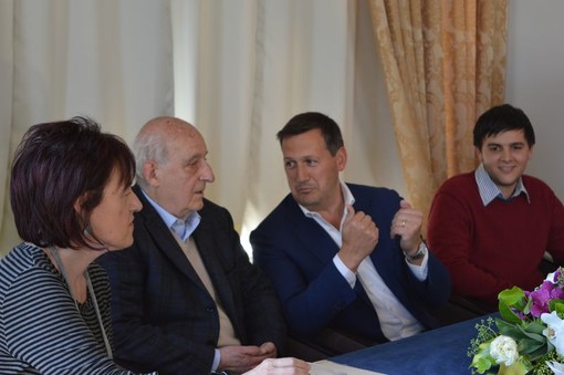 Alfredo Moreschi racconta lo straordinario patrimonio floreale della pista ciclabile: 'Fiori e piante della pista ciclopedonale' Alfredo Moreschi racconta lo straordinario patrimonio floreale della pista ciclabile: 'Fiori e piante della pista ciclopedonale'