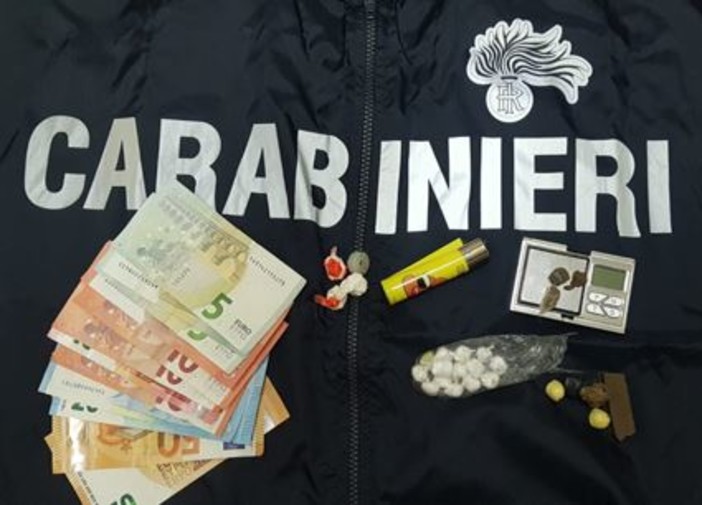 Sanremo: durante un blitz antidroga dei Carabinieri due pusher tunisini finiti in manette