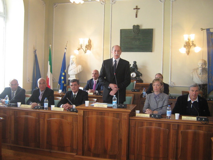 Imperia: malumori nel Pdl per come è stato gestito il consiglio provinciale sul caso Bordighera. Cosa farà Bosio ? Imperia: malumori nel Pdl per come è stato gestito il consiglio provinciale sul caso Bordighera. Cosa farà Bosio ?