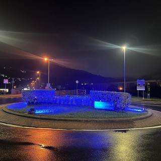 Camporosso celebra la Giornata internazionale della dislessia, il ponte dell’Amicizia si illumina di turchese
